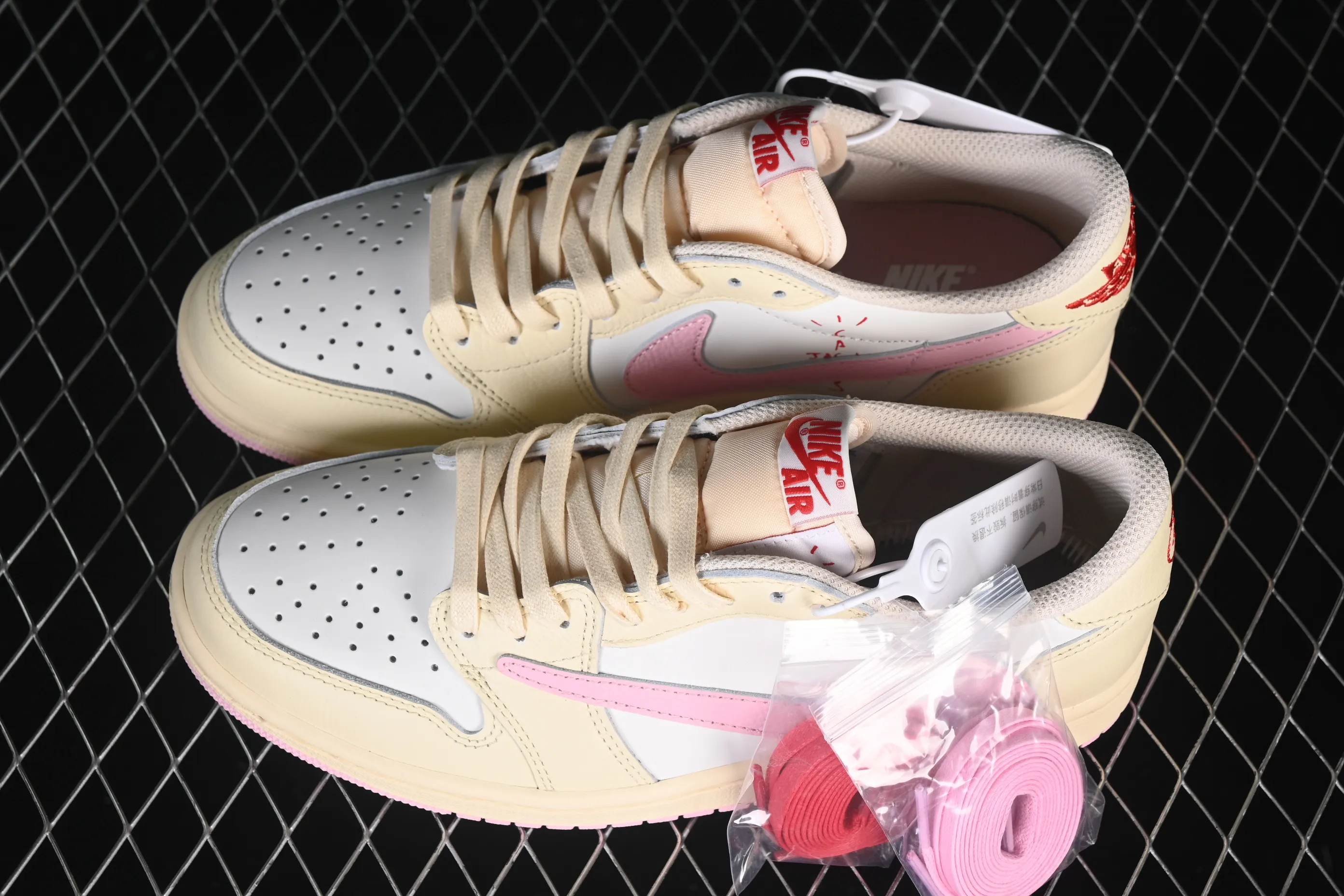All categories Air Jordan Jordan series basketball shoes Air Jordan 1 Low Travis Scott x Air Jordan 1 Low OG AJ1 Joe 1 undercut low IQ7604-101
